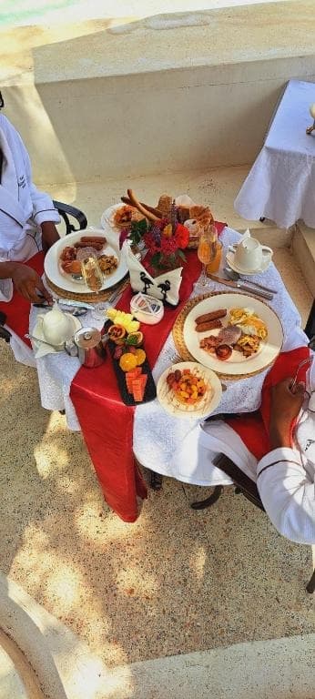 Champagne Breakfast & Sunrise by the Pool