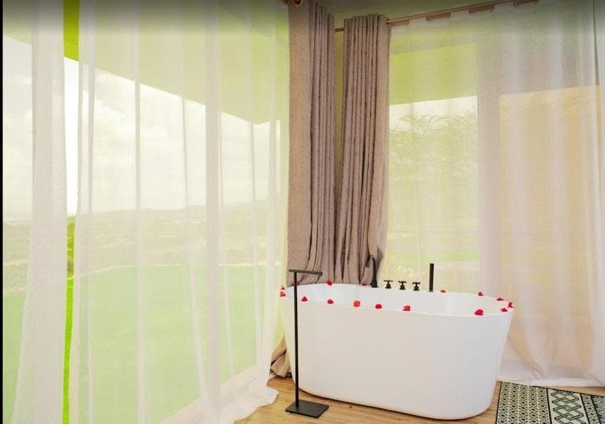 Bathtub Rooms thumbnail 4