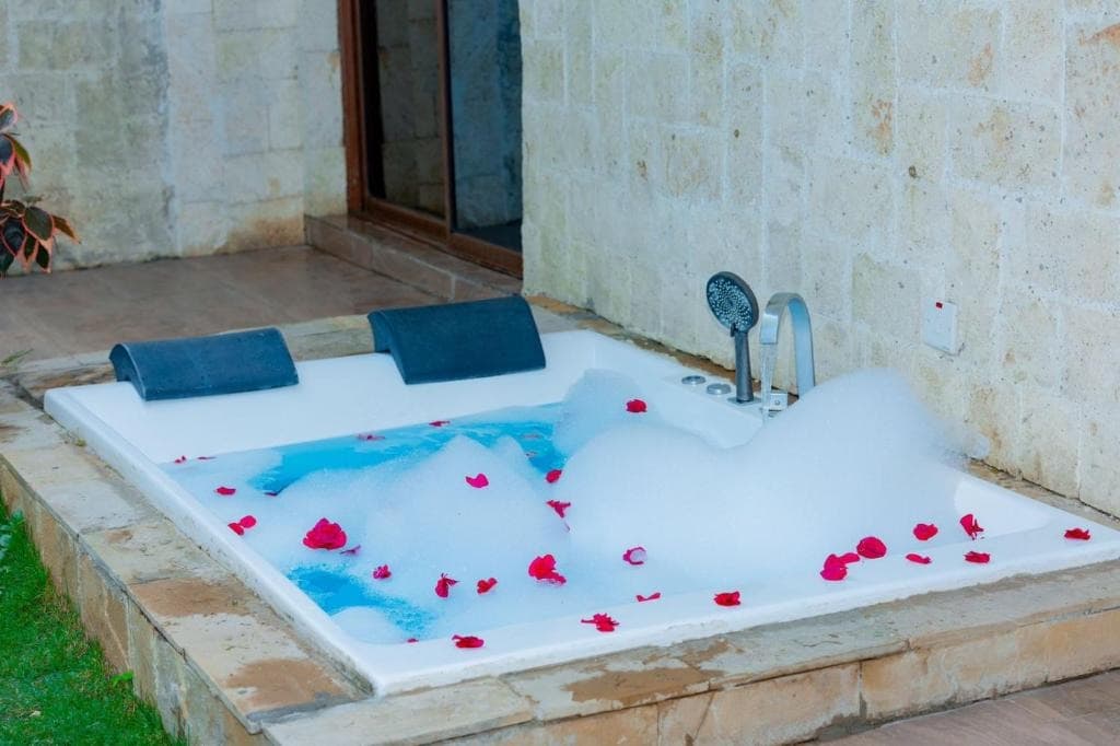 Jacuzzi Rooms thumbnail 2